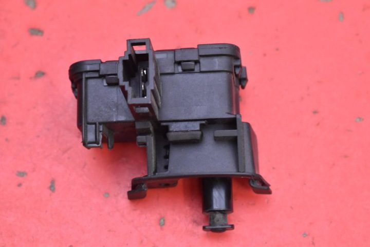 Моторчик лючка бензобака 7P0810773D Skoda Fabia 3 III 14-18, фото 2