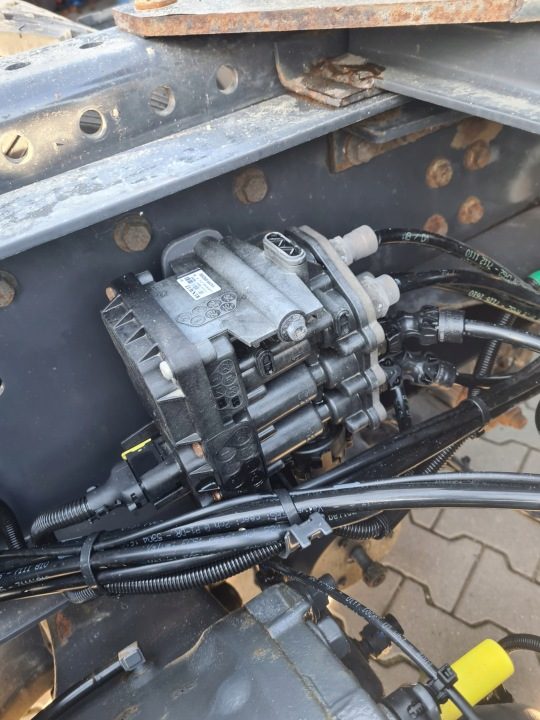 КЛАПАН ПНЕВМОПОДВЕСКИ ECAS 6x2 RENAULT GAMA T RANGE C K, фото 1