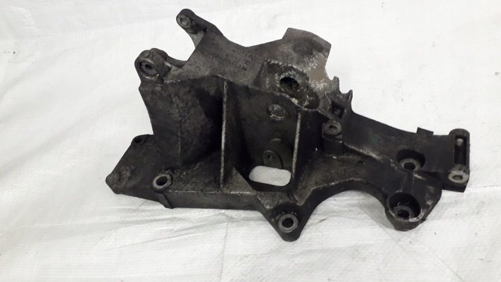 Основание кронштейн генератора компрессора Audi VW 038903143M, фото 1
