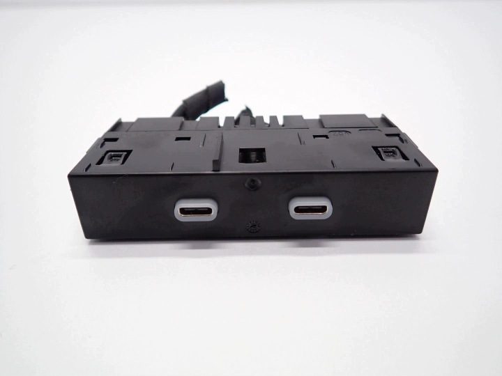 Гнездо 2X порт USB USB-C европа 657035736A Skoda Fabia IV 6VA 25 г., фото 1