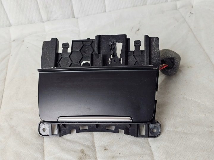 БАРДАЧОК ПЕПЕЛЬНИЦА КОНСОЛИ ТОННЕЛЯ ПРИКУРИВАТЕЛЬ AUDI A4 B8 A5 8K0857951, фото 1