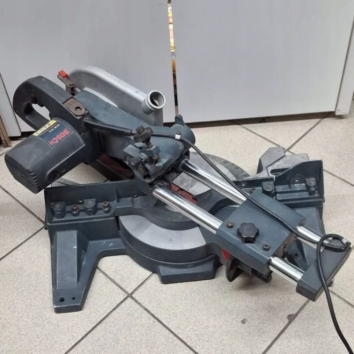 ПИЛА UKOSOWA ТОРЦОВКА ДЛЯ ДЕРЕВА И PANELI STOŁOWA 1800W 305 мм BOSCH, фото 8
