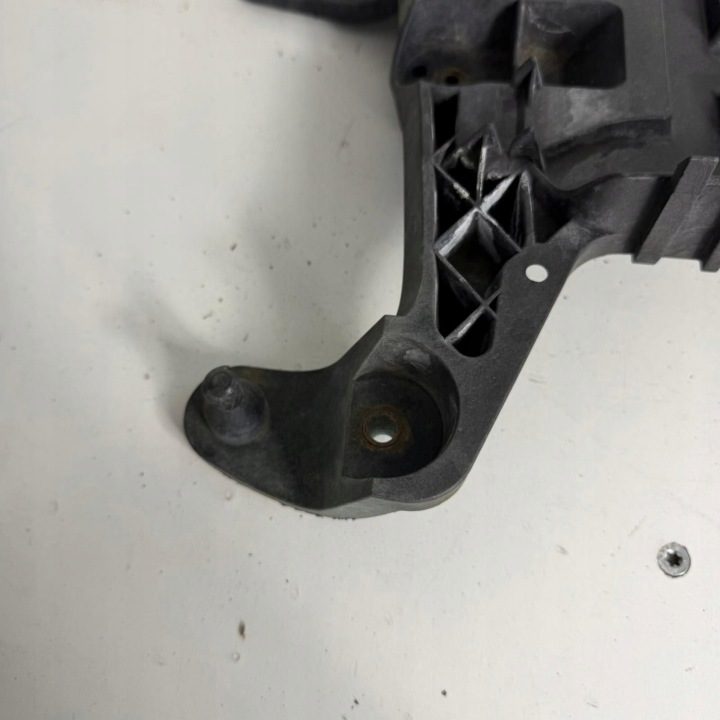 Основание кожух аккумулятора Tiguan Passat B7 Scirocco Caddy OE 1K0915325B, фото 2