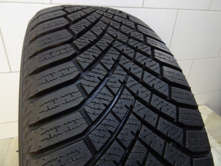 Шина зимняя Yokohama BluEarth-Winter V906 205/55R16 91 т сцепление на снегу (3PMSF), фото 3