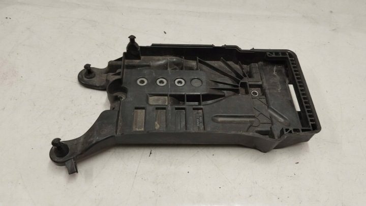 Площадка аккумулятора Audi A1 II 82A 2Q0915331, фото 1