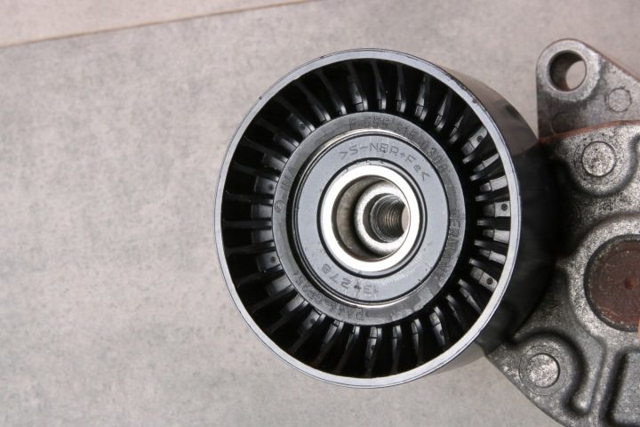 BMW E39 E46 E60 E61 E65 X3 E83 натяжитель ролик ремня Osprzętowego F-230206, фото 5