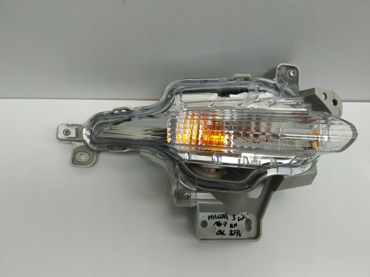 17- Mazda III BM рестайлинг поворотник правый передний B63C51350, фото 1