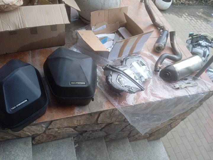 КОМПЛЕКТ KUFRÓW БОКОВОГО URBAN ABS И STELAŻY SW-MOTECH KTM 125/390 DUKE (17-), BLACK 2X16,5L, фото 2