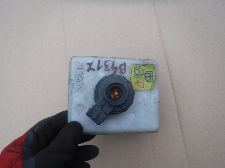 БАЧОК ТОРМОЗНОЙ ЖИДКОСТИ FORD ESCORT 89FB-2L414AA, фото 1