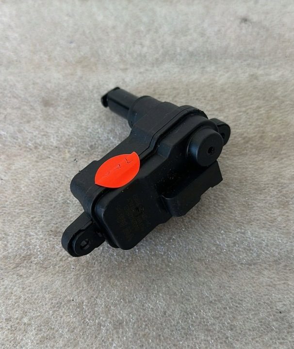 Привод замок лючка горловины бензобака Volkswagen Seat Skoda 8V0862159B, фото 1