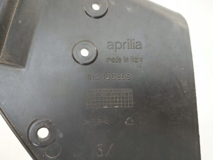 APRILIA RSV 1000 г. БОКОВИНА ОБШИВКА ВСТАВКА ПРАВАЯ, фото 7