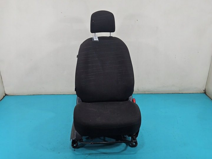 СИДЕНЬЕ ПРАВОЕ ПЕРЕДНЕЕ ПАССАЖИРА TOYOTA YARIS II 3D ЕВРОПА 05-09, фото 1