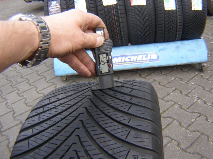 Шина всесезонная Kumho Solus 4S HA32 245/45R18 100 Y сцепление на снегу, фото 9