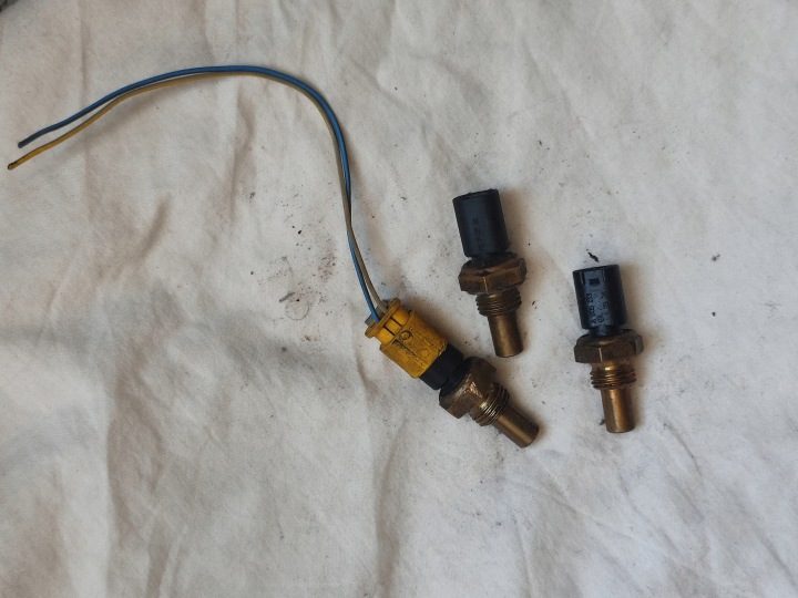 Датчик температура воды A0051532328 W212 W253 W156 Mercedes, фото 1