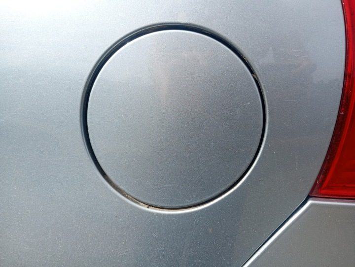 Лючок горловины бензобака Toyota Yaris 2 II РЕСТАЙЛИНГ 05-08 код краски 1F8, фото 4