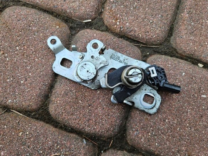 Замок капота защелка Opel Corsa F E-Corsa 9822726780, фото 1
