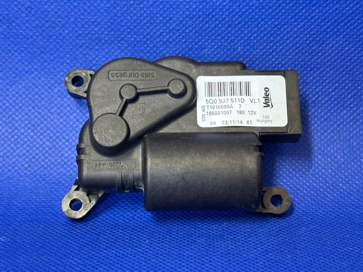 МОТОРЧИК ЗАСЛОНОК ОБДУВА ПЕЧКИ AUDI VW SEAT SKODA ОРИГИНАЛ 5Q0907511D, фото 1