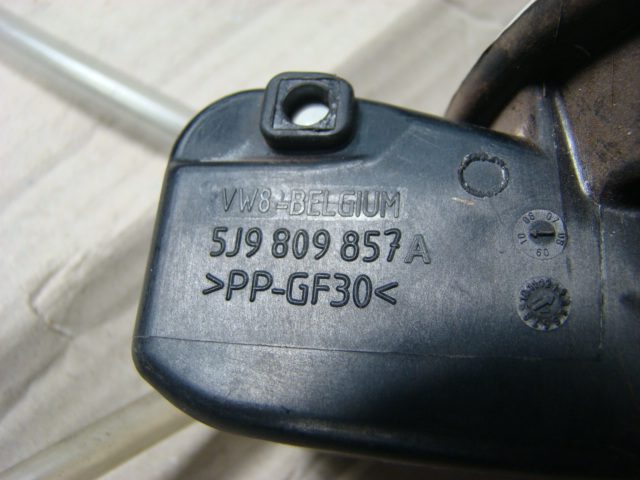 ЛЮЧОК ГОРЛОВИНЫ БЕНЗОБАКА VW SKODA FABIA УНИВЕРСАЛ 5J9809857A, фото 3