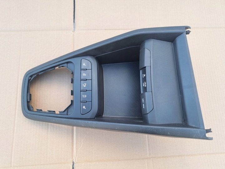 Центральный тоннель Кнопки Прикуриватель KIA STONIC 20- Рестайлинг 84635-H8000, фото 1