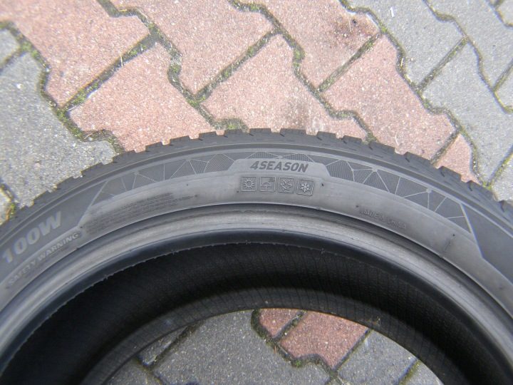 Шина всесезонная Kumho Solus 4S HA32 245/45R18 100 Y сцепление на снегу, фото 6