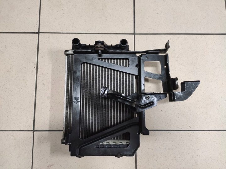 Audi A4 S4 A5 S5 Quattro радиатор охлаждения с Stelarzem 8K0121212, фото 1