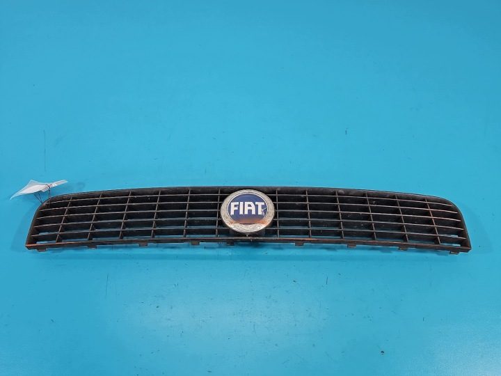 Решетка радиатора Fiat Grande Punto FT0701901 5875 05-09, фото 1