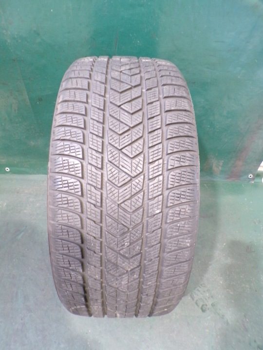 Шина зимняя Pirelli Scorpion Winter 265/35R22 102 В усилитель (XL), фото 1