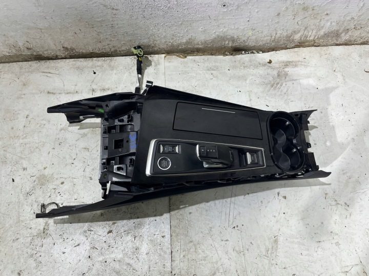 В СБОРЕ ЦЕНТРАЛЬНЫЙ ТОННЕЛЬ ПОДСТАКАННИК ДЕКОР BLACK ПИАНО PEUGEOT 508 II АВТОМАТ, фото 1