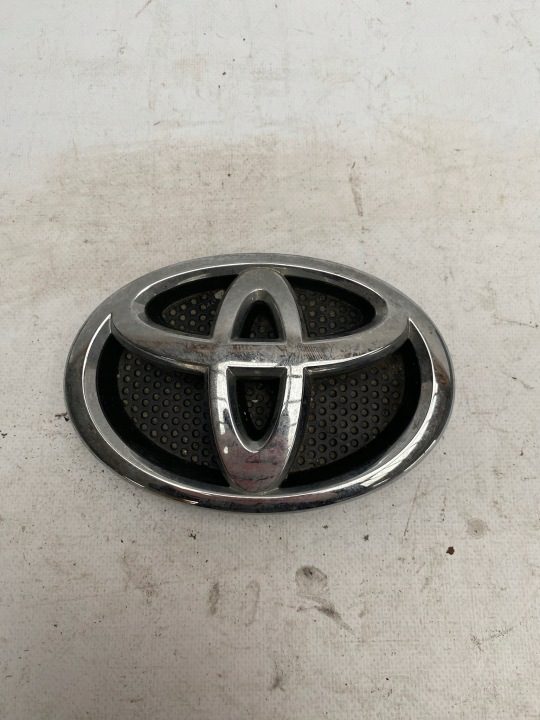 ЗНАЧОК ЭМБЛЕМА ЛОГОТИП ПЕРЕДНИЙ TOYOTA YARIS III 11-20 AURIS I 07-13, фото 1