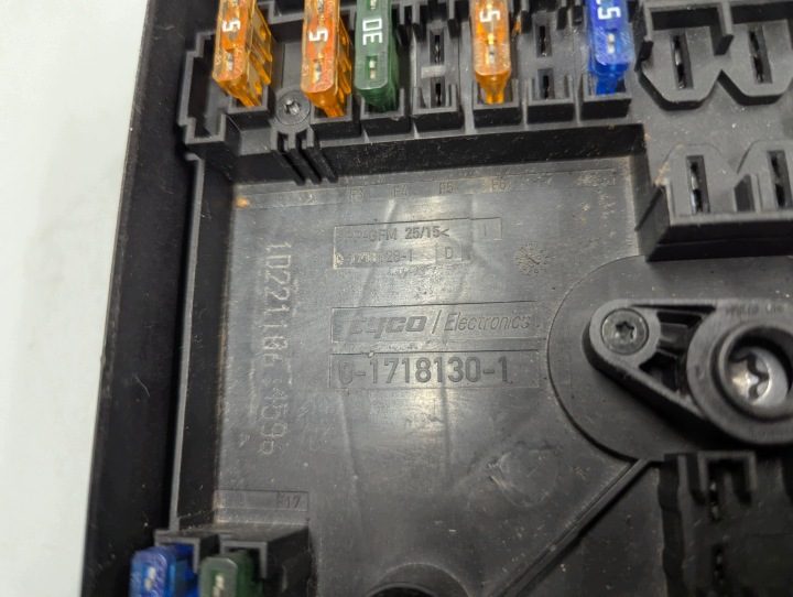 Блок предохранителей VW Jetta 017181281 017181301, фото 2