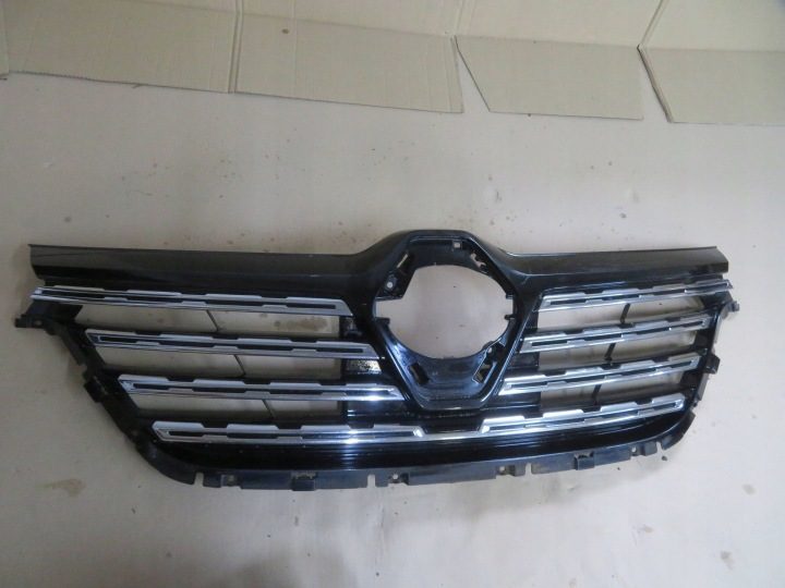 РЕШЕТКА РАДИАТОРА ПЕРЕДНЯЯ Renault Talisman 623100565R, фото 1