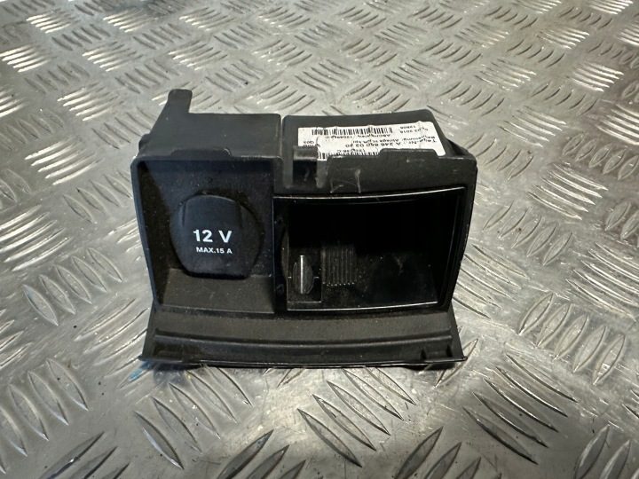 Mercedes W246 бардачок гнездо 12V, фото 1