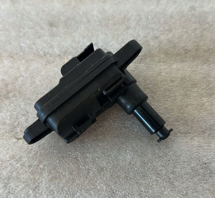Привод замок лючка горловины бензобака Volkswagen Seat Skoda 8V0862159B, фото 3