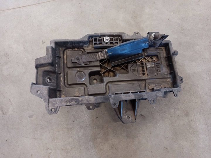 Площадка аккумулятора Chrysler Pacifica 2018 68271681AA, фото 1