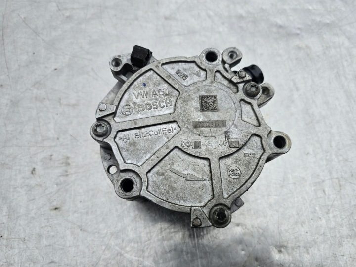 Насос вакуумный Audi VW 06Q145100G 2,0 TFSI TSI вакуума, фото 1