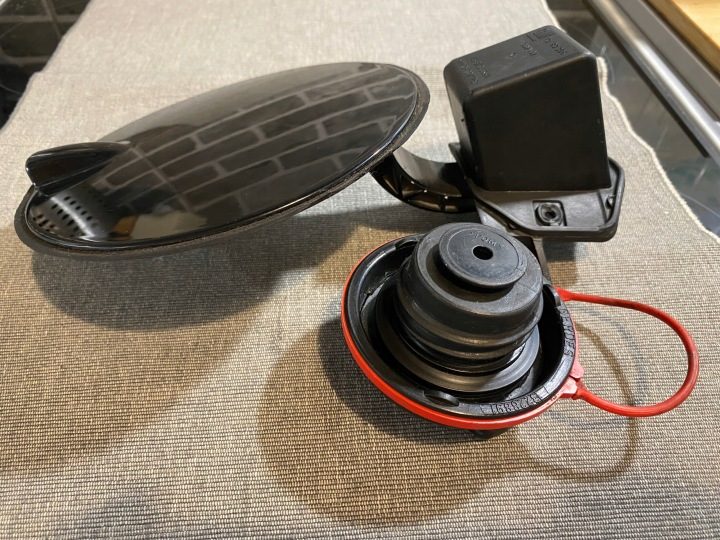ЛЮЧОК ГОРЛОВИНЫ БЕНЗОБАКА OPEL CORSA D + КРЫШКА - 13183307 / 13183306 / 468435664, фото 3
