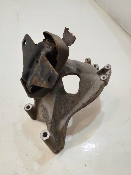 КРОНШТЕЙН +ПОДУШКА ДВИГАТЕЛЯ VW AMAROK I 2H 2.0 TDI CNF 03L199308, фото 1