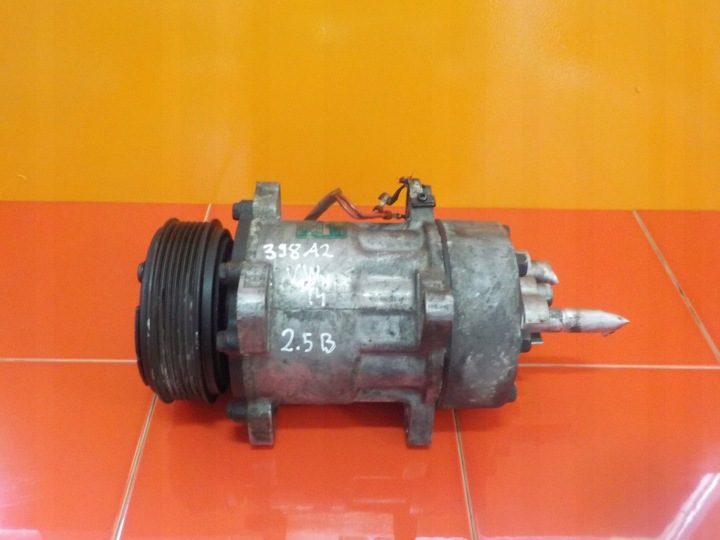 VW T4 2.5 бензин 94 г. 110 л.с. AAF компрессор кондиционера 701820805D, фото 2