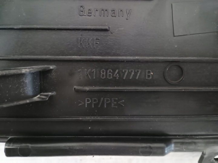 Подножка Skoda VW Audi Seat 1K1864777B в хорошем состоянии, фото 3