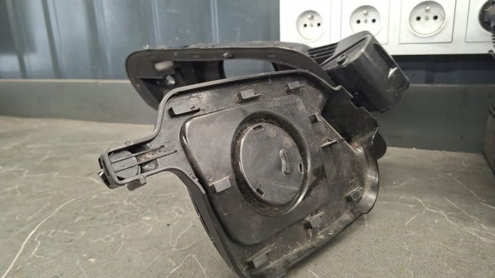 VW ID.3 лючок горловины бензобака 10A809857C, фото 1