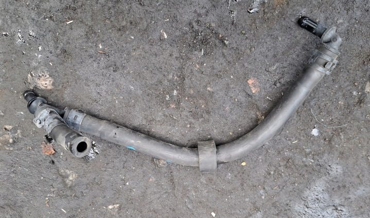 Патрубок воды Mercedes W169 CDI A1695010325, фото 1