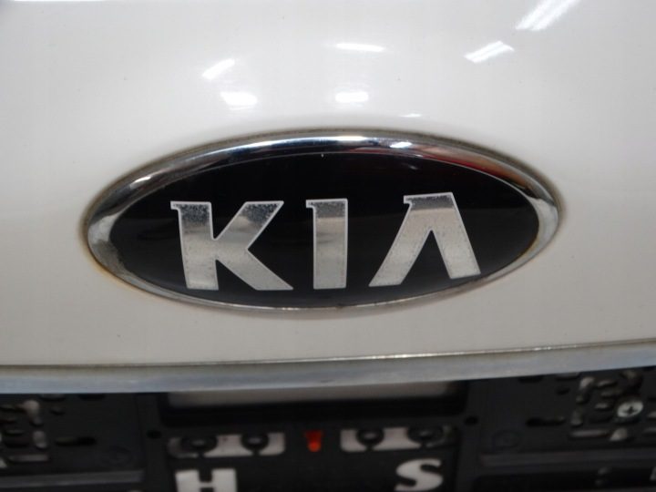 Крышка багажника задняя KIA Carens IV 13-19R. код : D1, фото 7