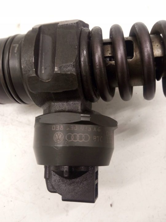 Насос-форсунка 038130073AG 0414720215 1.9 TDI VW Volkswagen Polo IV, фото 3