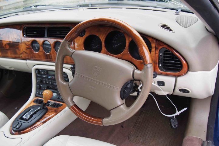 ДЕКОР РАМКА ДЕРЕВО ПРАВОЙ РЕШЕТКИ ОБДУВА С КОНСОЛИ JAGUAR XK XK8 XKR X100, фото 1