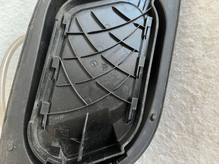 Лючок горловины бензобака VW Golf VII, фото 2