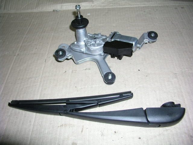 TOYOTA RAV 4 2013-19 КРЫШКА БАГАЖНИКА ПОВОДОК ДВОРНИКА, фото 1