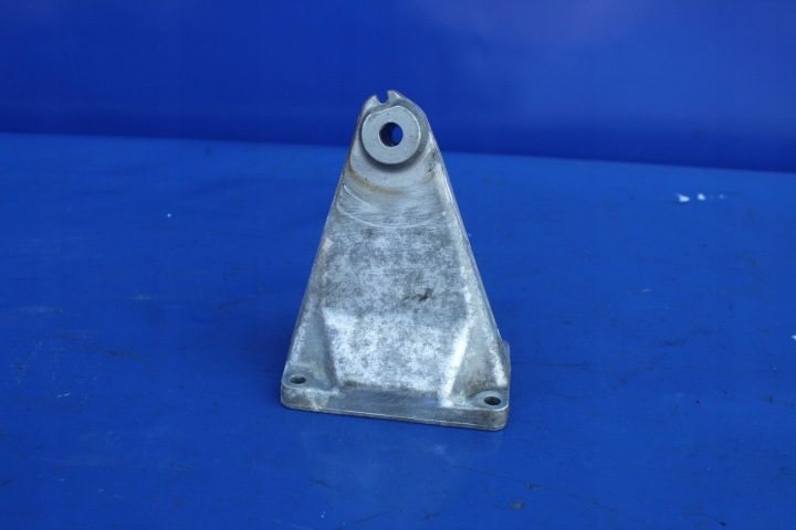 Кронштейн правый двигателя Mercedes SL R230 W230 SL500 A1132231404, фото 1