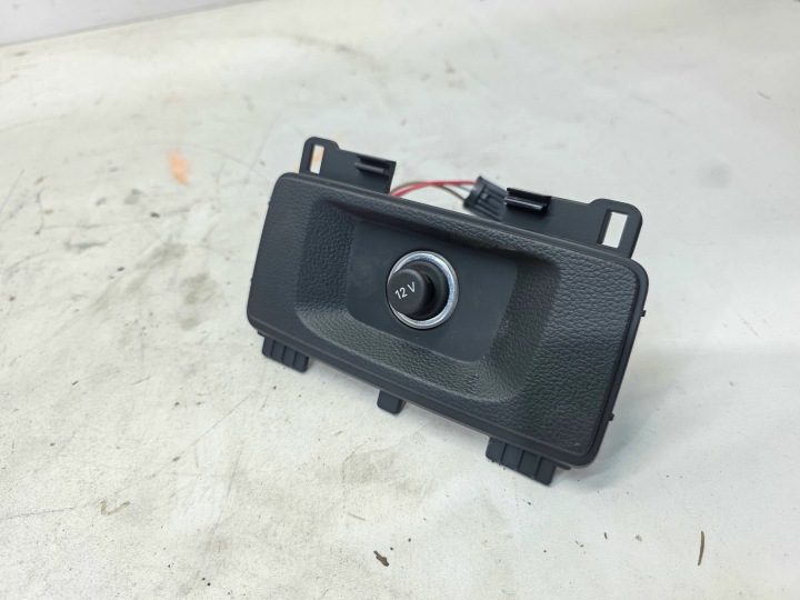 Гнездо 12V Audi A4 (8W2, B9) 8W0863324 34200658 2.0L 185 квт 2017, фото 2