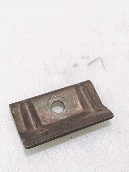 Крепление аккумулятора VW T5 T6 Skoda Seat Audi A4 B6 B7 A6 C6 8D0803123A, фото 1