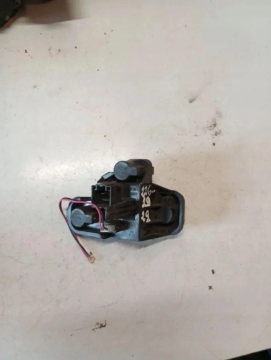Контакты заднего фонаря VOLVO V40 ХЭТЧБЕК 31299833 2.0L дизель 140 кВт 2015, фото 4